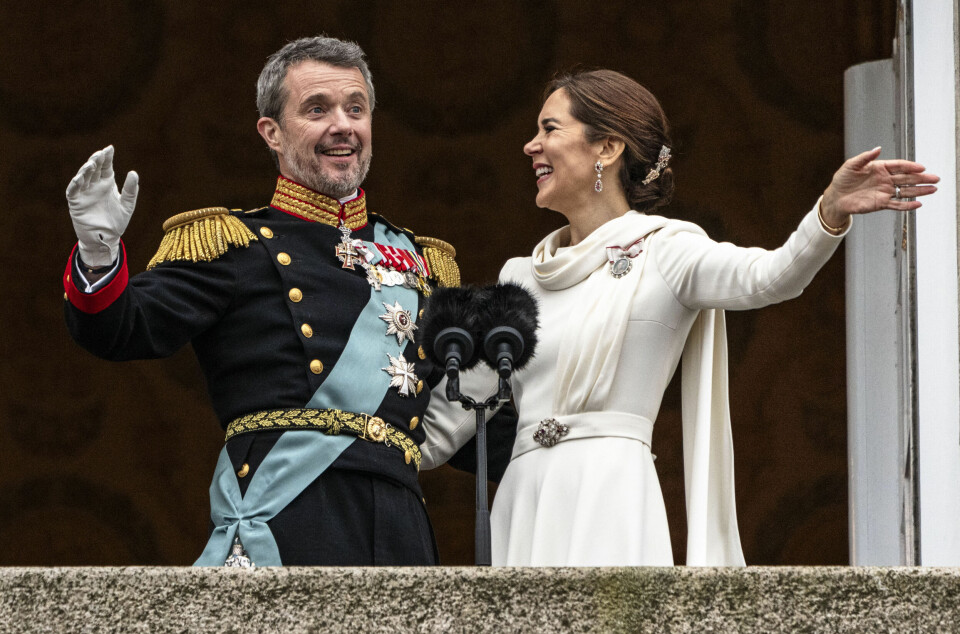 King Frederik X og dronning Mary fejres ved en festgudstjeneste i Aarhus søndag.