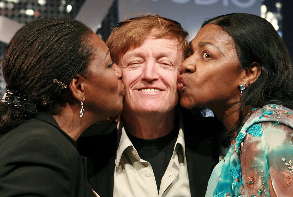 Frank Farian er her sammen med to sangere fra gruppen Boney M.