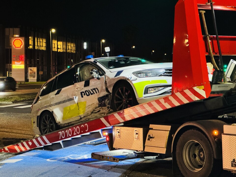 En patrulevogn blev ramt i siden på Horsensvej i Vejle.