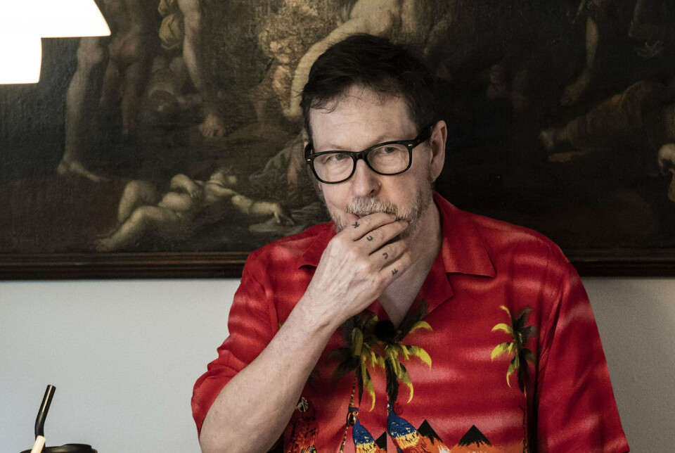 I TV 2-programmet 'Det store spørgsmål' svarer filminstruktør Lars von Trier på et enkelt spørgsmål stillet af tv-vært Hans Pilgaard. Det åbner for en samtale om hans barndom og livet som filminstruktør. (PR-foto).