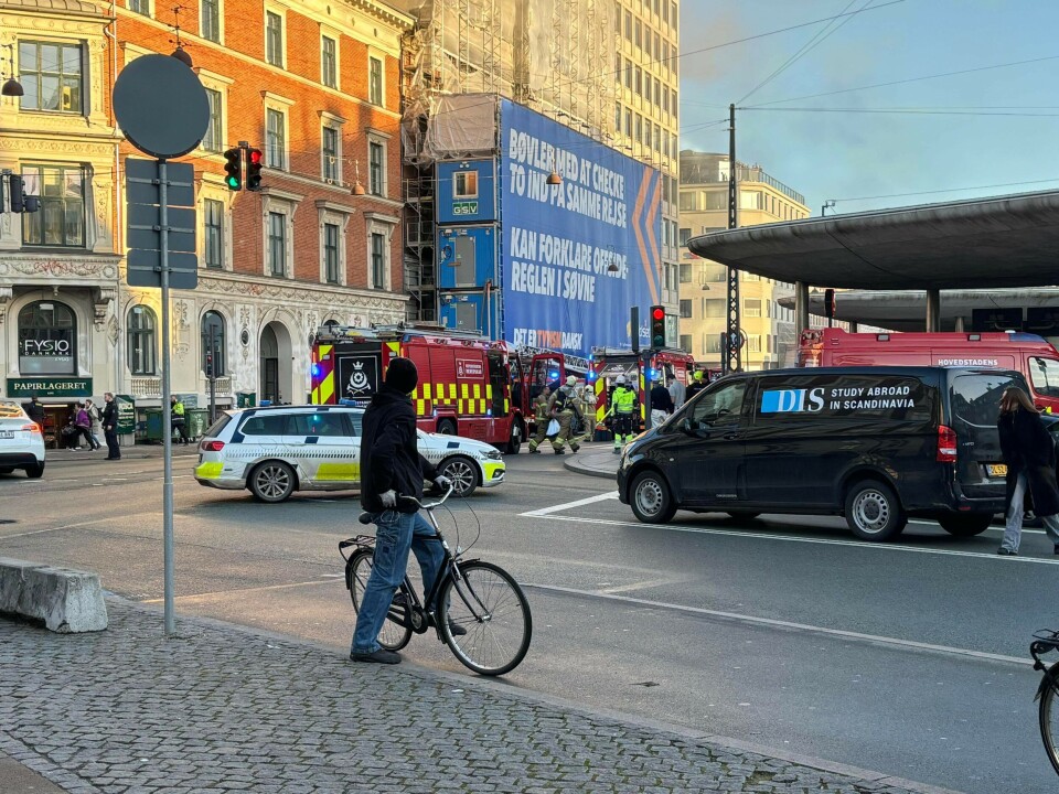 Røg fra en tagkonstruktion skaber lige nu problemer.