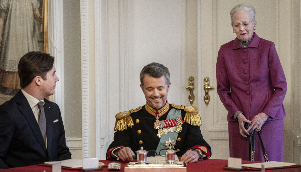 Kronprins Frederik ses her sammen med sin far og farmor på Christiansborg Slot den 14. januar.