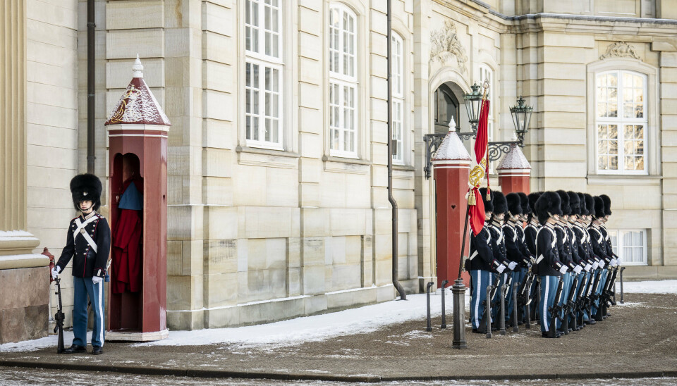 En 42-årig tidligere vagtholdsfører i Den Kongelige Livgarde sidder mandag på anklagebænken ved Københavns Byret. Han er blandt andet tiltalt for vold mod en sergent, krænkelse af underordnede og fareforvoldelse. (Arkivfoto).