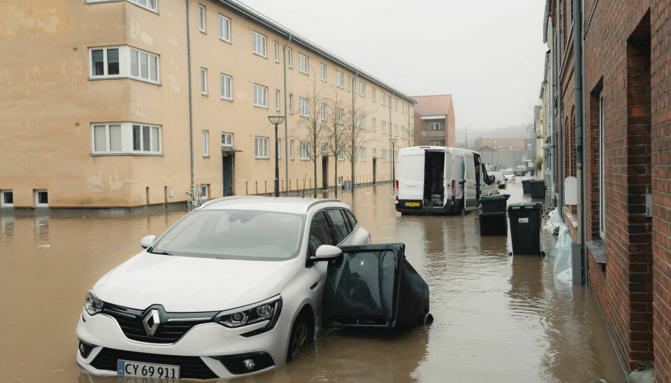 Vejle midtby er oversvømmet flere steder tirsdag den 6. februar 2024.De store mængder regn har betydet at dele af Vejle midtby er afspærret. Grejs Å gik over sine bredder omkring klokken 9.45.