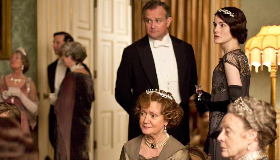 Herhjemme er den uhyre populære drama-serie blevet vist på DR1