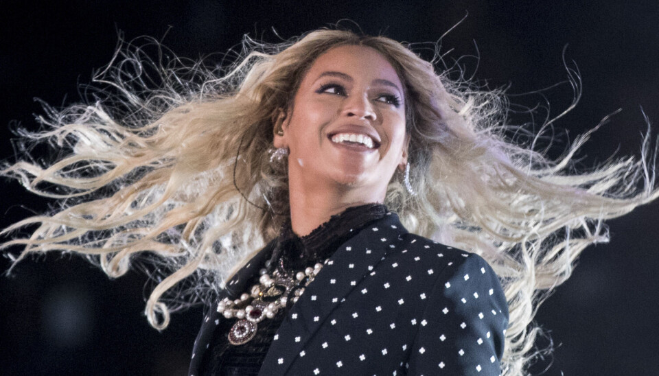 Beyoncé er ifølge Billboard den første sorte, kvindelige kunstner, der topper 'Hot Country Songs'-listen.