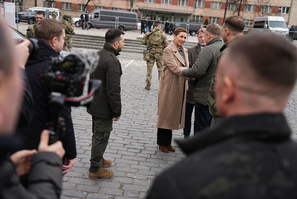 Statsminister Mette Frederiksen (S) er fredag i Ukraine.
