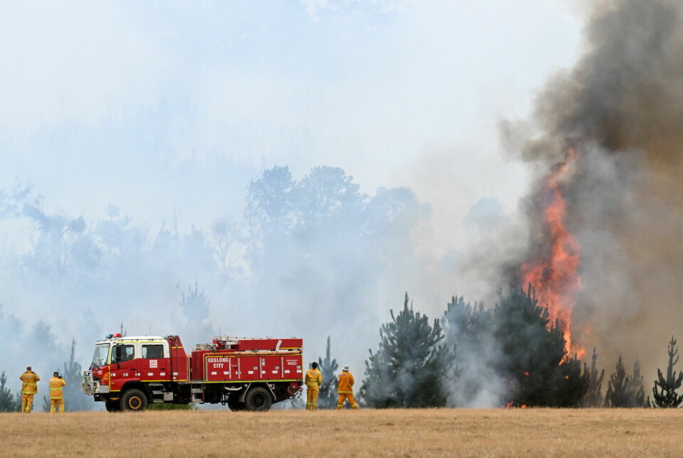 Myndighederne har slået alarm efter en voldsom bushbrand i den australske delstat Victoria, er kommet ud af kontrol.