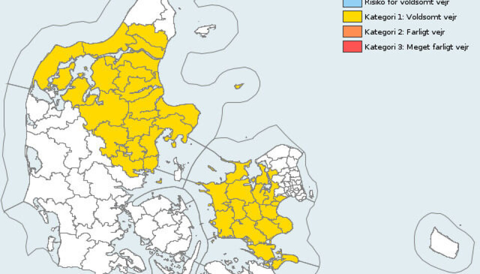 DMI advarer om tæt tåge med sigtbarhed ned til under 100 meter fredag morgen flere steder i landet.