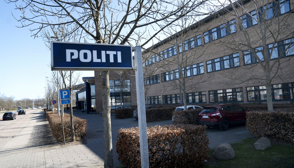 En politibetjent fra Nordsjællands Politi forlanger frifindelse i sag, hvor han er under anklage for at bryde tavshedspligt. Han fortalte en kvinde, at hendes mand var under mistanke for at være stofmisbruger (Arkivfoto).