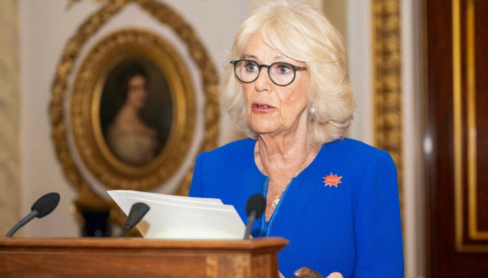 Dronning Camilla taler ved receptionen på Buckingham Palace tirsdag aften