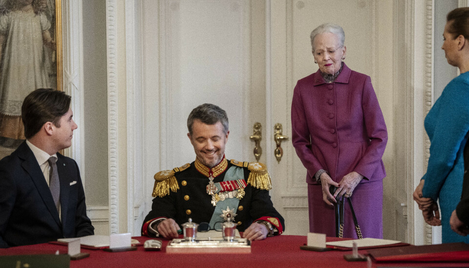 Det kostede ifølge Ekstra Bladet kun omkring 1,4 millioner kroner, da dronning Margrethe abdicerede og kronprins Frederik blev konge.