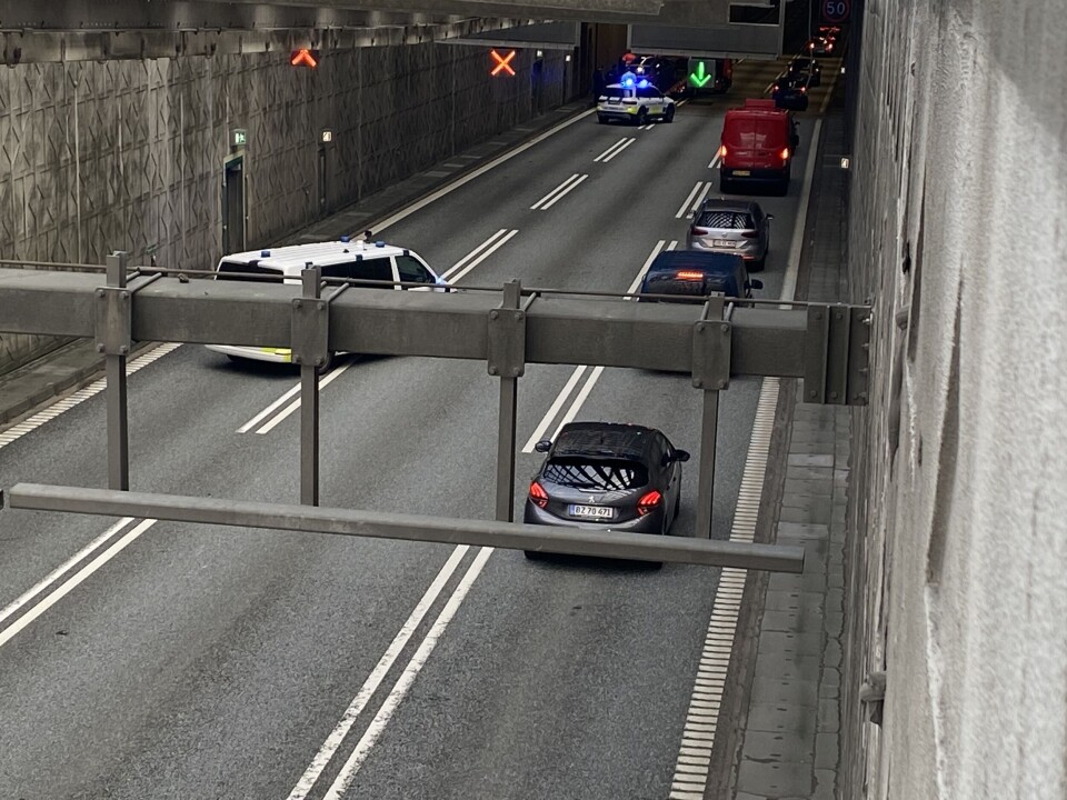 Politi og redning arbejder på stedet.