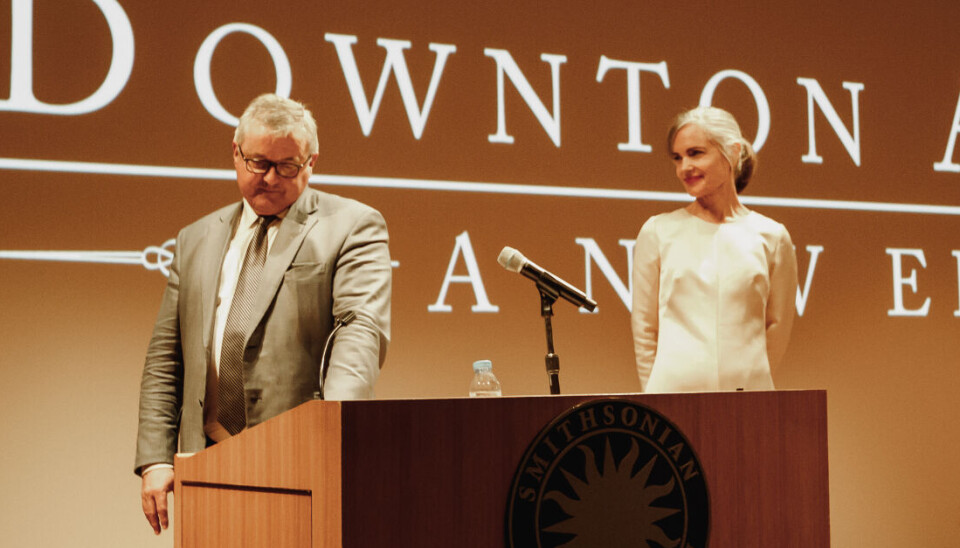 På billedet ses Hugh Bonneville og Elizabeth McGovern, der spiller Lord og Lady Grantham i såvel tv-serien som de to første Downton Abbey-film, ved præsentationen Downton Abbey - A new era, der havde premiere i 2022.