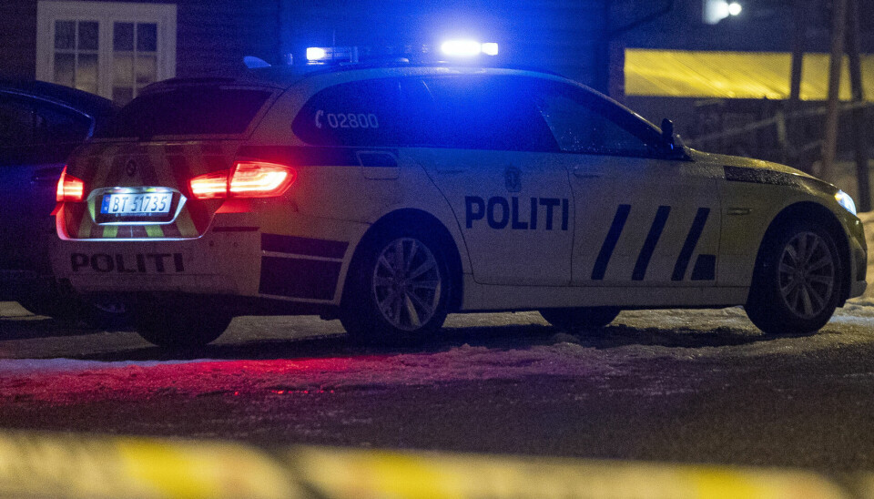 En patruljevogn ved den dræbte families hjem i Torpo.