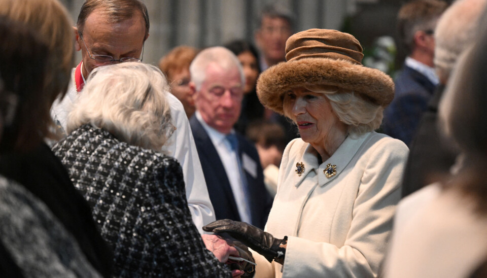 Dronning Camilla ses her ved uddelingen af de anerkendende 'Maundy-penge' i Worcester Cathedral skærtorsdag