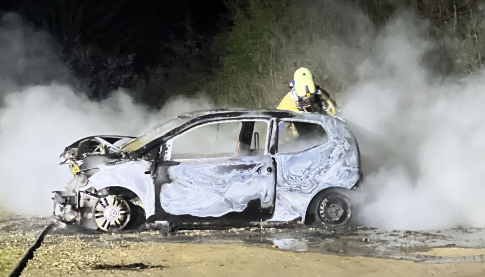 Bilbranden var så voldsom, at bilen nu er totalt udbrændt.