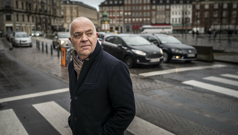 Jes Dorph-Petersen skulle tirsdag afgive vidneforklaring i Østre Landsret. Han var genstand for en advokatundersøgelse, som ifølge Advokatnævnet brød med god advokatskik. Men advokaten har indbragt nævnets afgørelse om en bøde for domstolene.