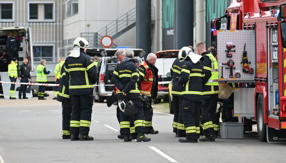 Der blev lørdag slået alarm i Billund Lufthavn, da en mand ifølge politiet indleverede en genstand, der muligvis indeholdt sprængstof. Søndag fremstilles manden i grundlovsforhør, men sigtelsen holdes hemmelig.
