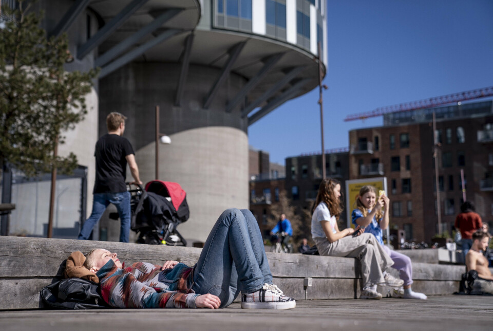 Når det handler om solbeskyttelse, er noget af det vigtigste at få rigeligt med solcreme på, fortæller Peter Dalum, der er projektchef ved Kræftens Bekæmpelse. Derfor anbefaler han at smøre sig ind flere gange i løbet af dagen. (Arkivfoto).