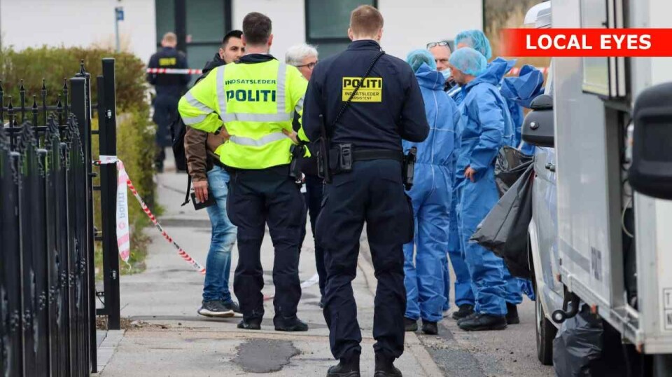 Politi og efterforskere var klar ved hjemmet, hvor den 13-årige pige blev fundet.