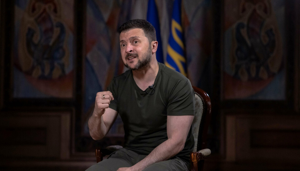 Den ukrainske præsident Volodymyr Zelenskyj afviser i interview med AFP Frankrigs forslag om en våbenhvile i forbindelse med OL, som finder sted på fransk jord denne sommer.