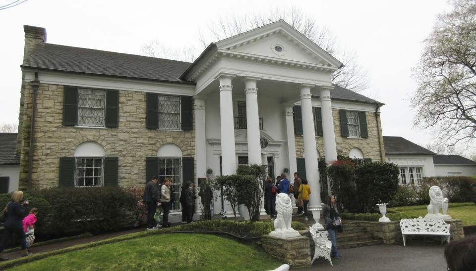 Elvis købte Graceland i 1957. Han boede der frem til sin død i 1977.