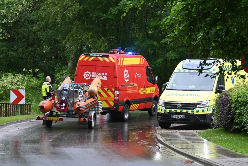 En kvinde er forsvundet efter hun ville bade i en sø.