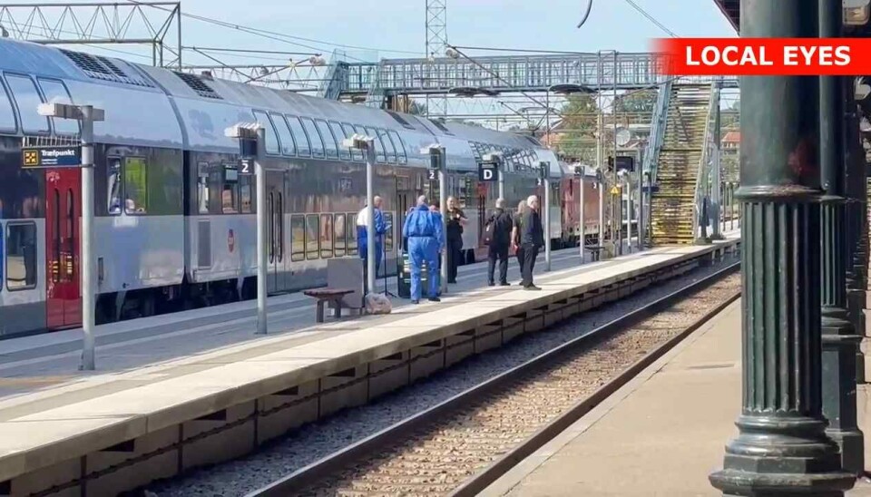 Betjente fra Nordsjællands Politi er lørdag morgen og formiddag på Helsingør Station, hvor der er indgivet en anmeldelse om en voldtægt i en togvogn.
