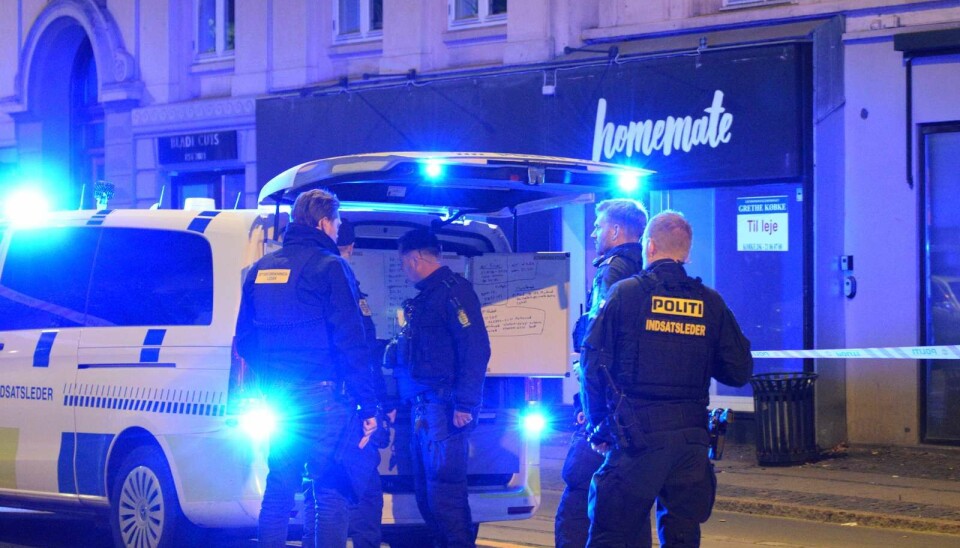 En frisørsalon på Frederiksberg Allé i København er natten til tirsdag blevet ramt af adskillelige skud, oplyser Københavns Politi.