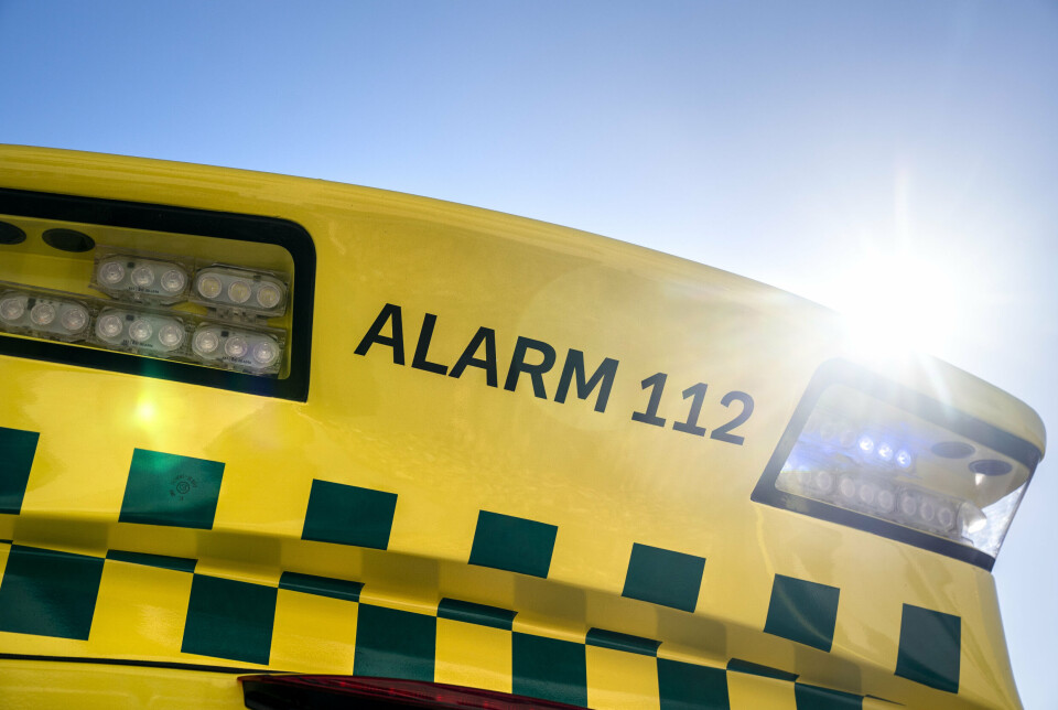 Det er ikke længere altafgørende, at ambulancer kommer så hurtigt frem, som det overhovedet lader sig gøre. Veluddannet ambulancepersonale betyder, at der i højere grad kan tages hensyn til deres og medtrafikanternes sikkerhed. (Arkivfoto).