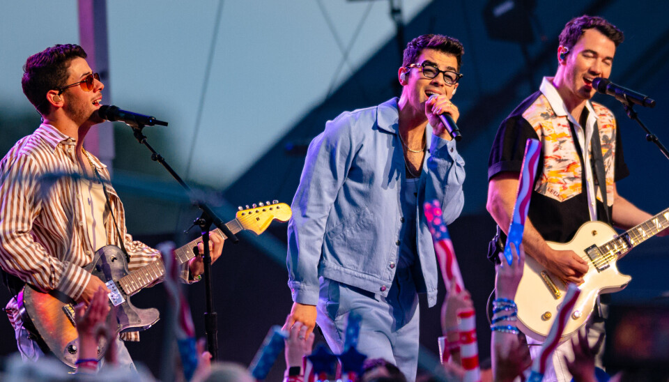 Kevin Jonas ses her sammen med sine brødre, Nick og Joe, under en koncert i Cleveland, Ohio, i 2021.