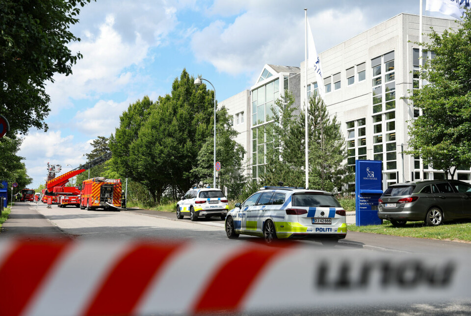 Tirsdag var politi og brandvæsen endnu engang til stede ved Novo Nordisk, hvor en brand var brudt ud.