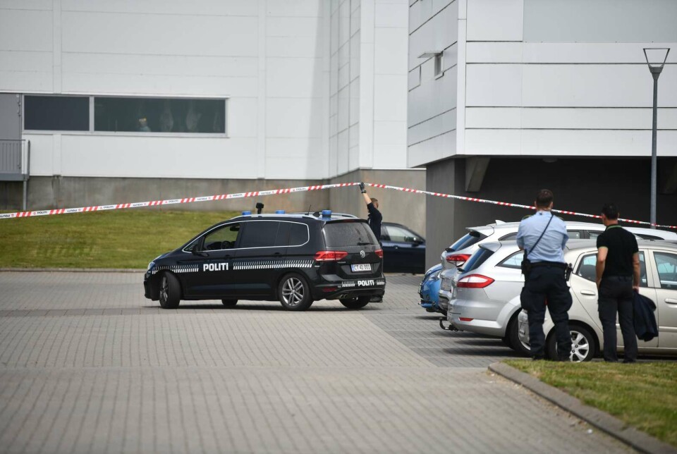 En slagteriarbejder på Danish Crown i Holsted har angiveligt skåret halsen over på en kollega.