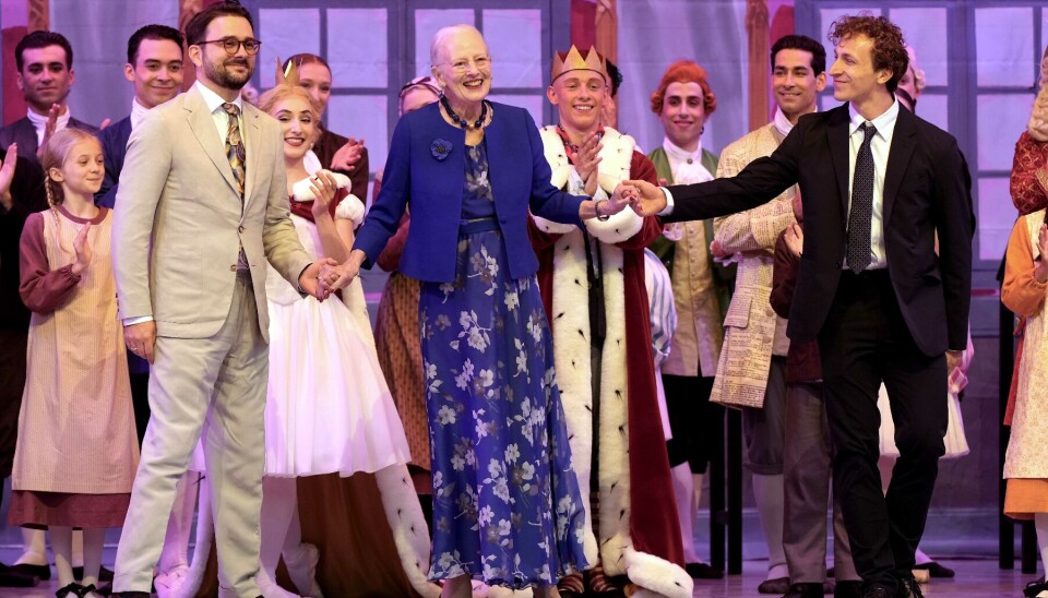 Dronningen trådte op på scenen i finalen flankeret af Philip Faber og Tobias Praetorius.