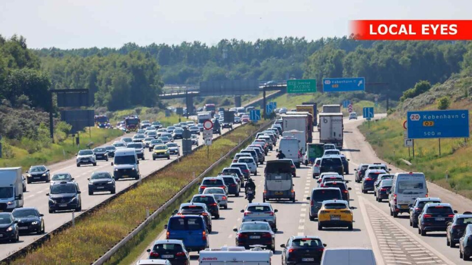 Der er lige nu problemer på motorvejsstrækningen, hvor der er en naturbrand tæt på.