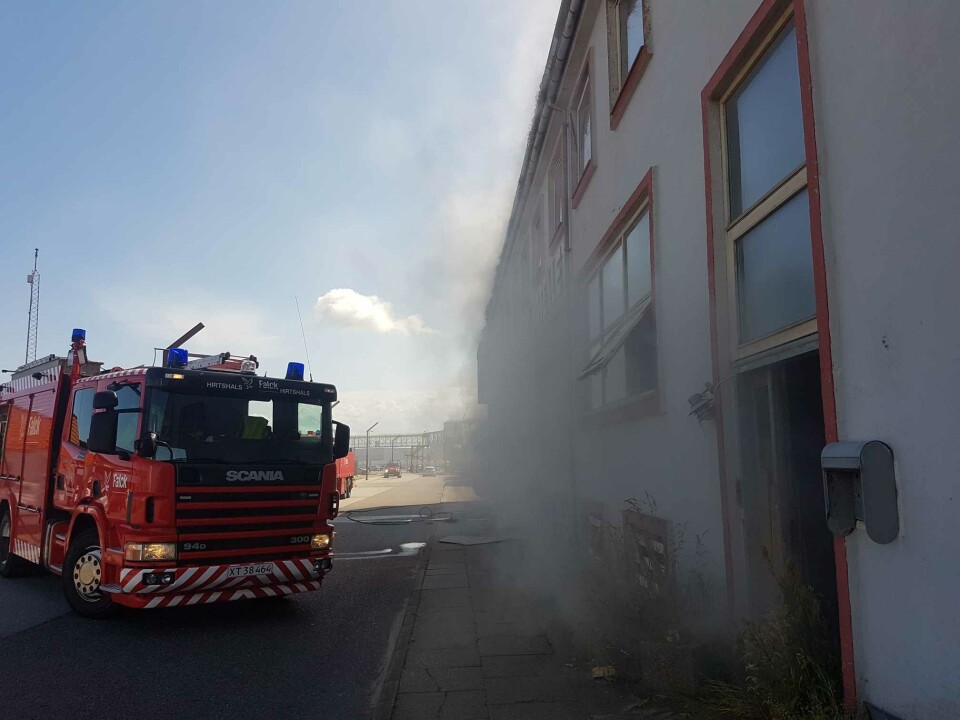 Hotel står i flammer