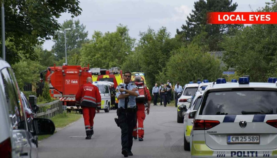 Politi og redningsmandskab er massivt til stede på Broholmvej i Korsør.