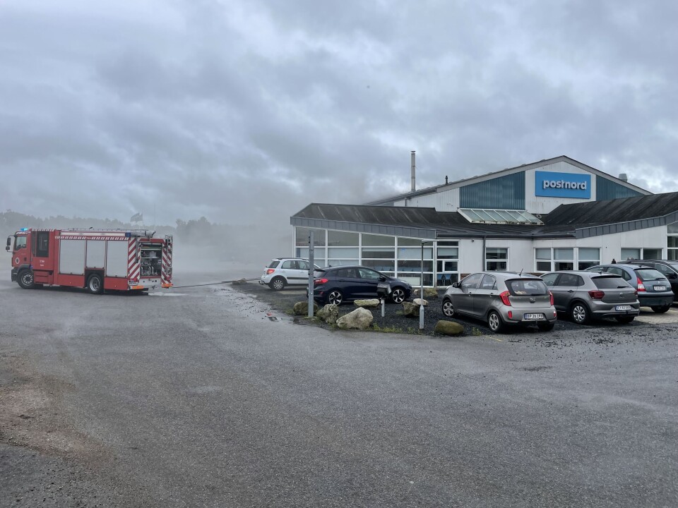 En PostNord-central står i flammer.