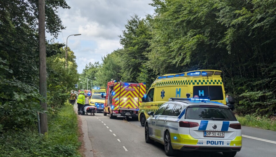 En kvinde og en mand endte på siden i en grøft ved et trafikuheld i Hillerød onsdag eftermiddag.