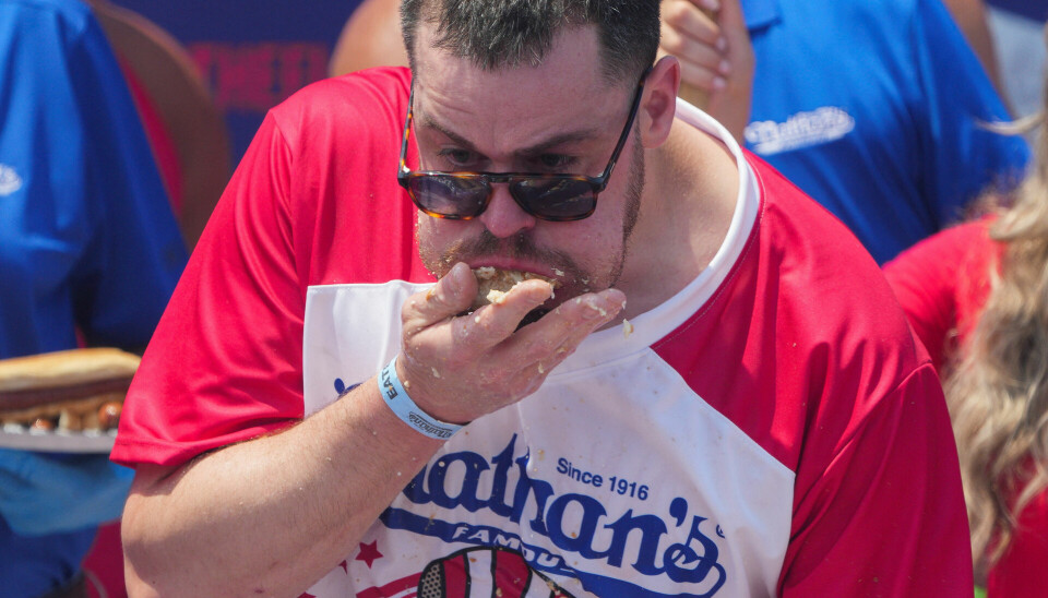 Patrick Bertoletti kværnede 58 hot dogs på ti minutter og blev kåret som ny mester.