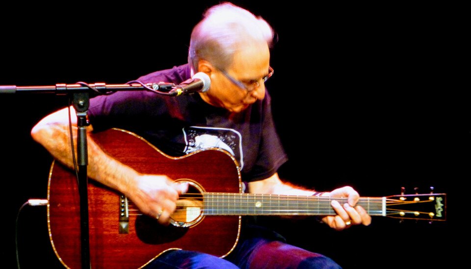 Den amerikanske guitarist og folkemusiker Happy Traum.