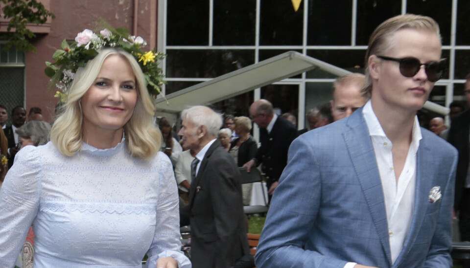 Voldssigtede Marius Borg Høiby ses her sammen med sin mor, kronprinsesse Mette-Marit