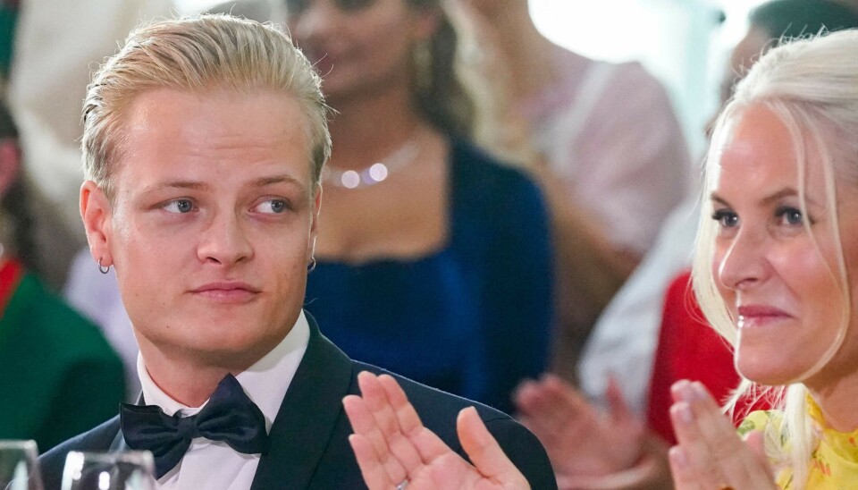Marius Borg Høiby ses her med sin mor, kronprinsesse Mette.Marit.