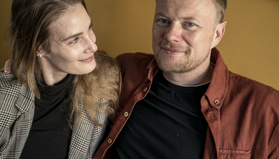 Christian Degn friede til Trine Johst Vammen i 2022. -
Vi skylder hinanden et bryllup, men som Trine har sagt: 'Jeg gider sgu ikke at være gravid til mit eget bryllup'. Hun er vildt rock'n'roll. Den skal fyres af, lyder det fra den kendte vært. (Arkivfoto).