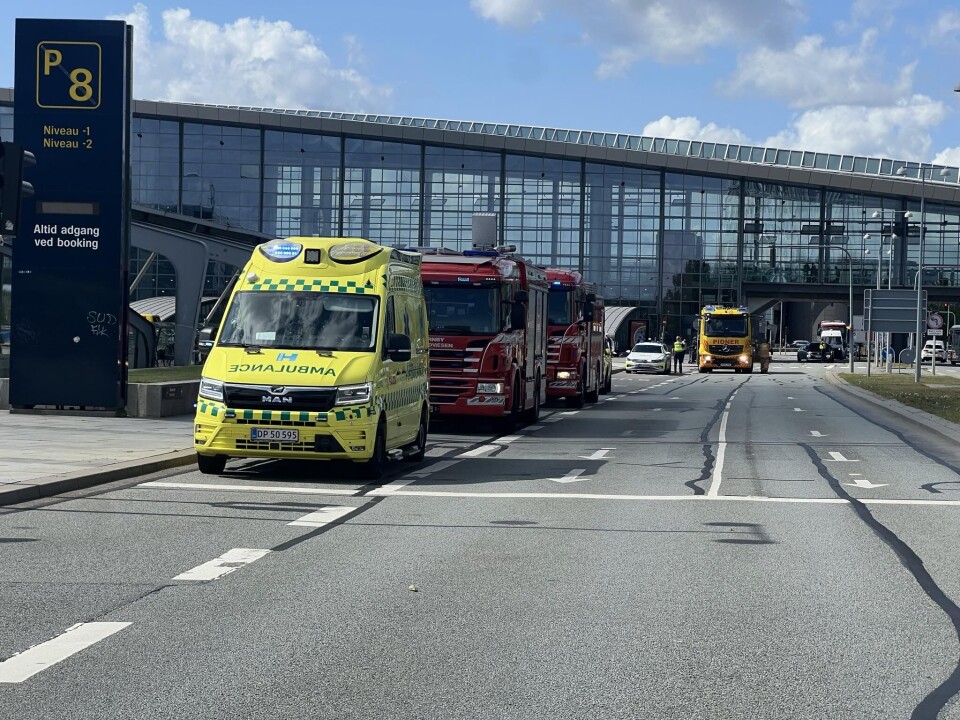 Både brand- og redningsmandskab er mødt op