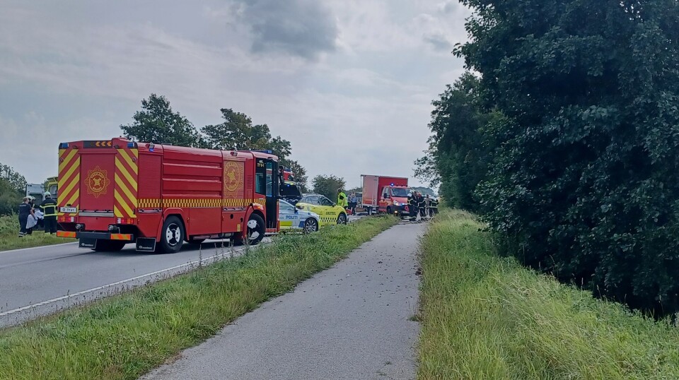 Det var formentlig en overhaling der var skyld i, at en person afgik ved døden efter sammenstødet.