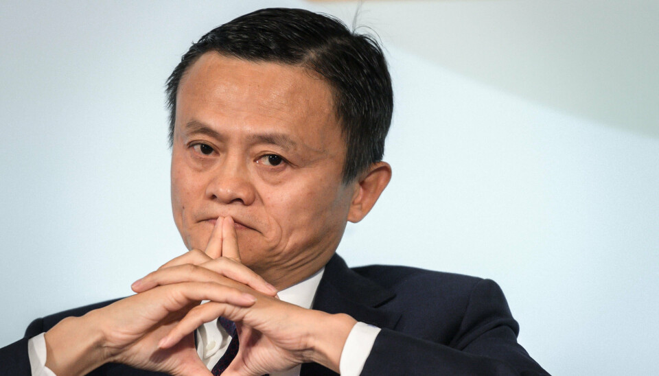 Billede fra den 2. oktober 2018, hvor Jack Ma deltog i en åbningsdebat til et handelsarrangement i Genève i Schweiz. Siden 2020 har det ikke været reglen, at kineseren sætter sig i stolen til sådanne begivenheder.