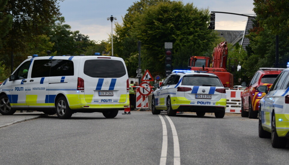 Politiet arbejder på Gentoftegade, og krydset Gentoftegade/Brogårdsvej er helt spærret mandag eftermiddag.