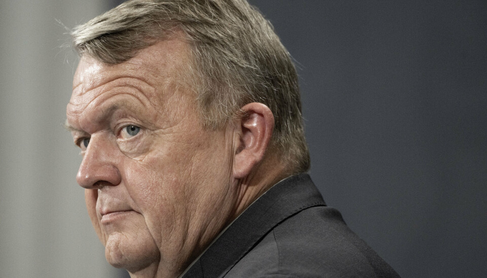 - Vi er enige om, at alle bliver på bussen, mens vi kører denne her proces. Skulle nogen ikke have tillid til det, så har man jo ikke en pligt til at blive her, har Løkke sagt.